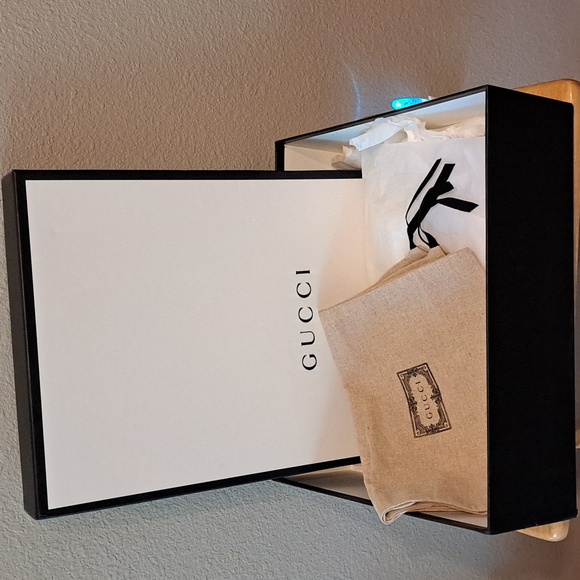 Extra Large Gucci Box and Dust Bags (Boots) - Picture 2 of 15